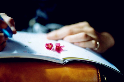 和喜欢的人擦肩而过的句子