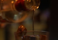 一个人喝鸡尾酒的心情说说