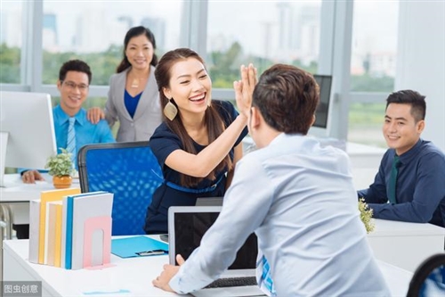 和同事开心拍照的句子(48句)